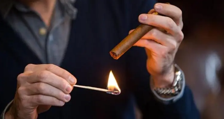 点燃不同类型的雪茄，这些注意事项请收藏